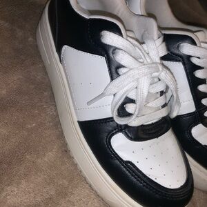 Wild Fable Black and White Womens Sneakers